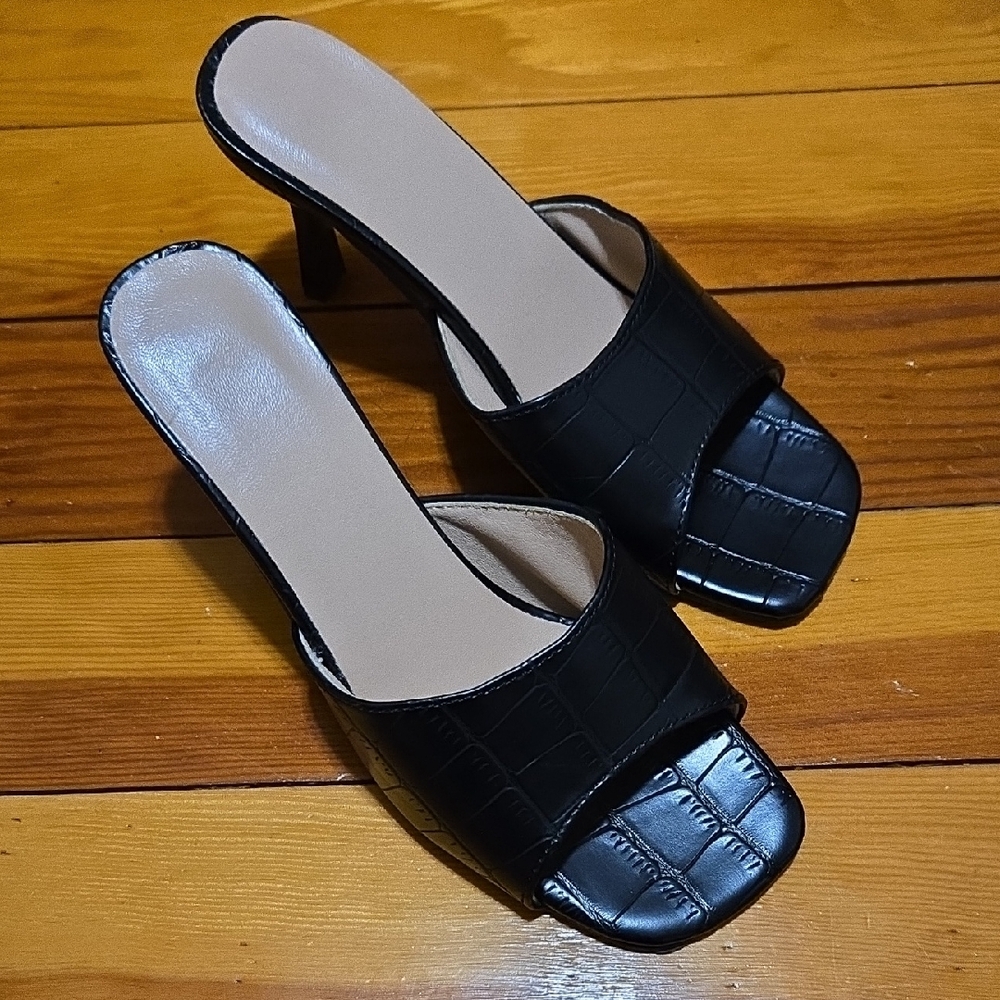 Elegant Black Heeled Sandals EUC